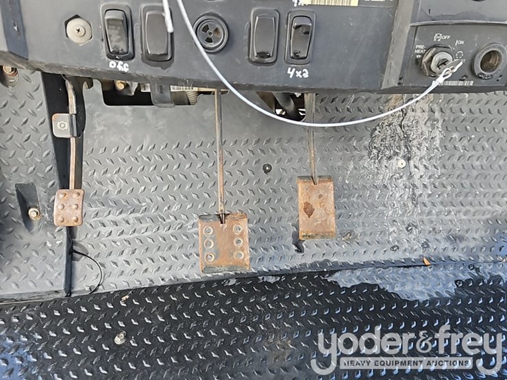 2019-club-car-carryall-1700d-image-25