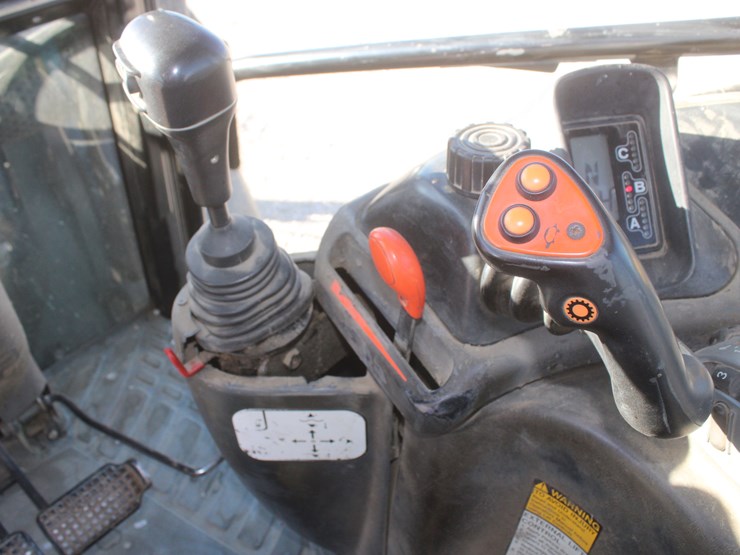 new-holland-tm125-image-79