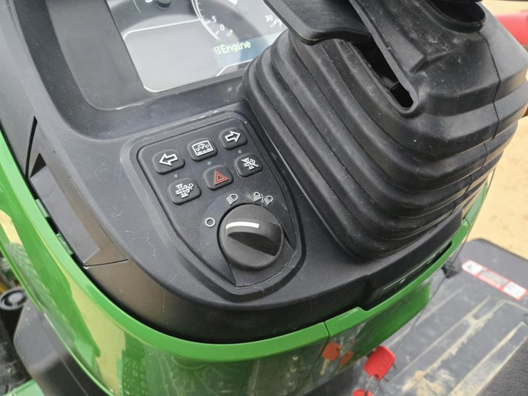 2025-john-deere-2038r-image-19