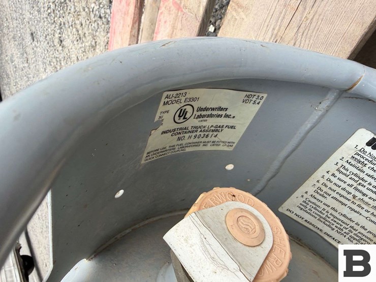(2)-ul-inc.-industrial-truck-propane-tanks-image-9
