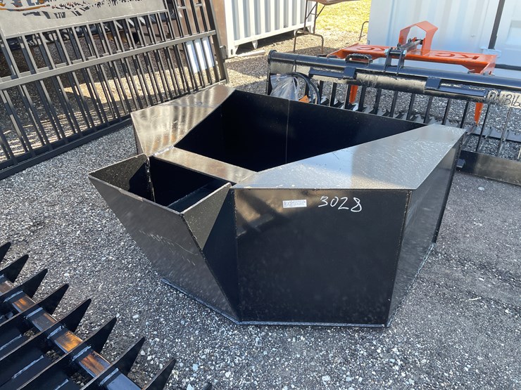 #3028-•-skid-steer-concrete-bucket-image-4