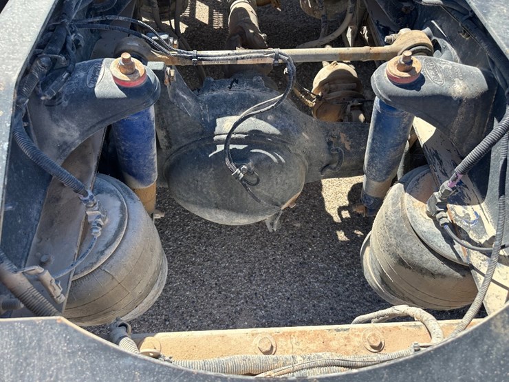 2008-peterbilt-365-image-8