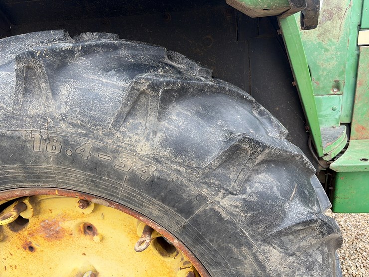 john-deere-4040-image-12