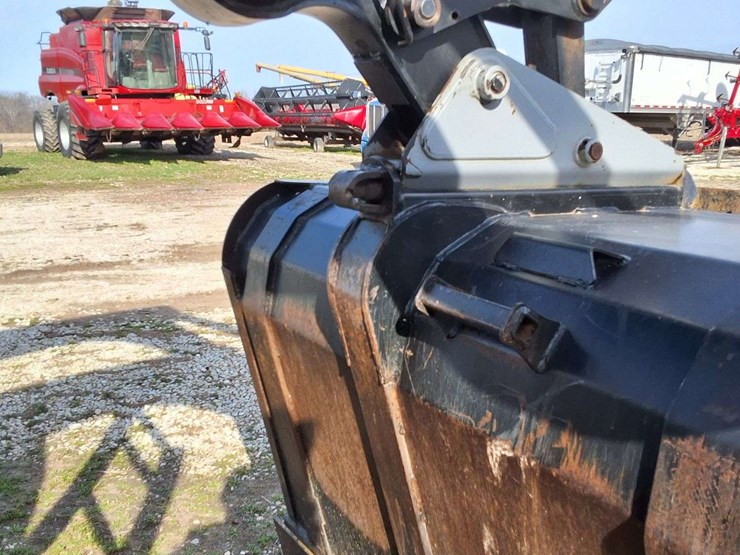 2010-new-holland-t7050-image-40