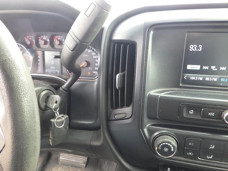 2017-chevrolet-2500-image-25