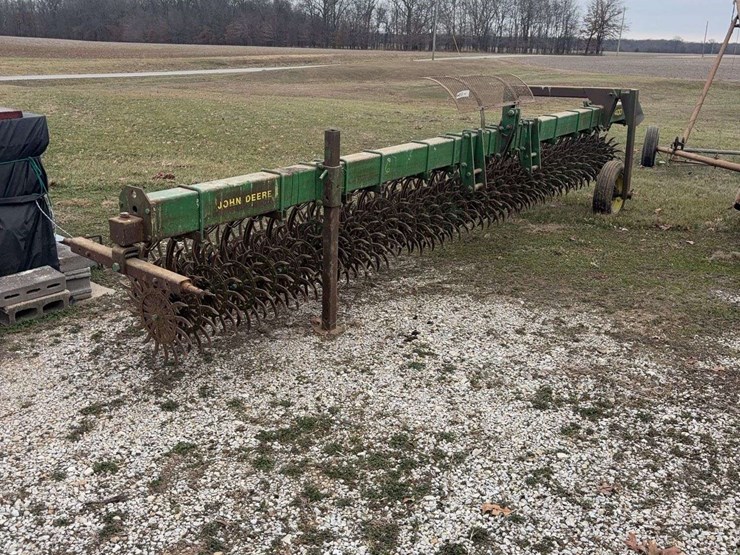 john-deere-400-image-1