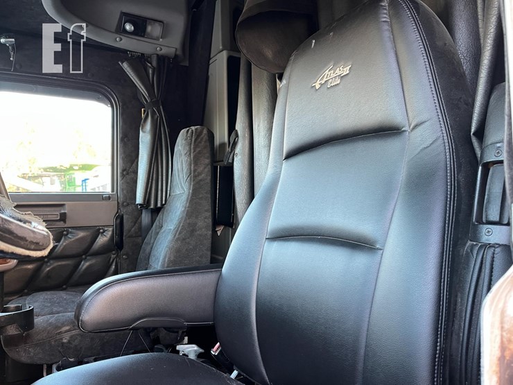 2007-freightliner-fld132-classic-xl-image-8