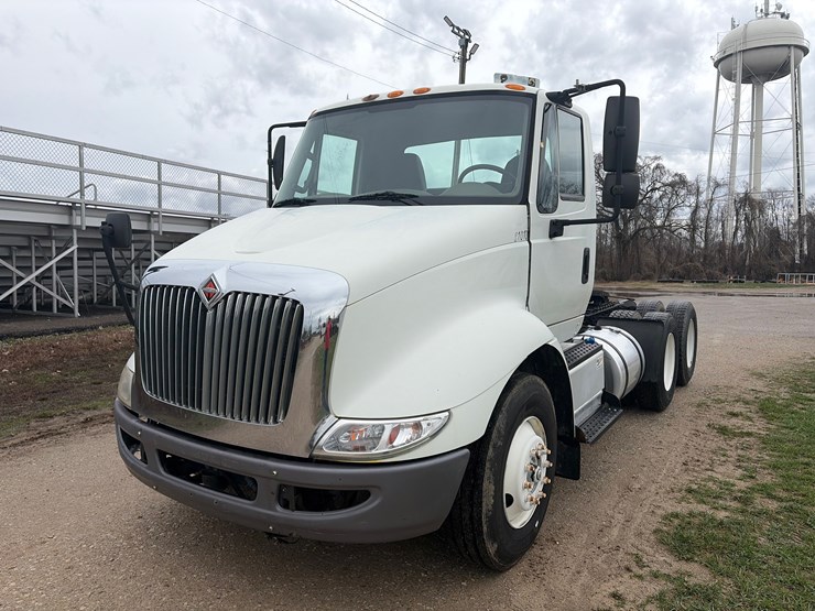 2015-international-transtar-8600-image-2