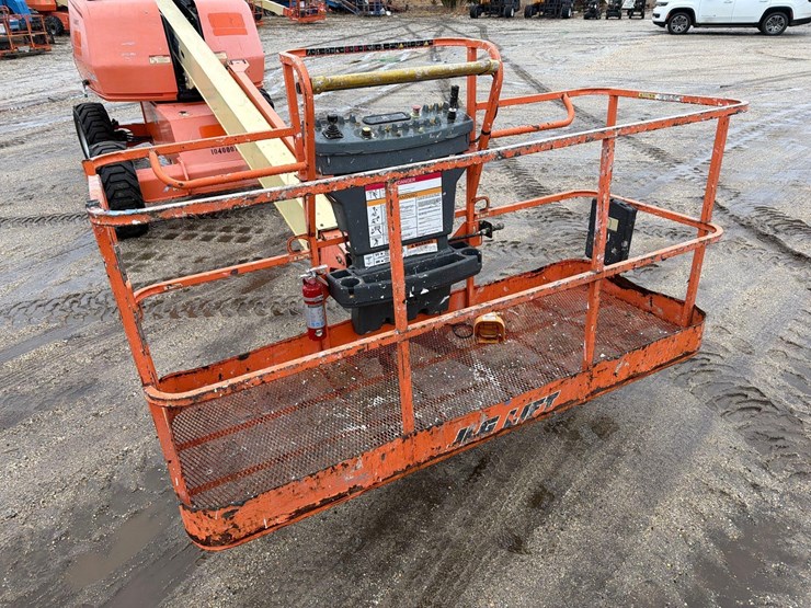 jlg-400s-image-11