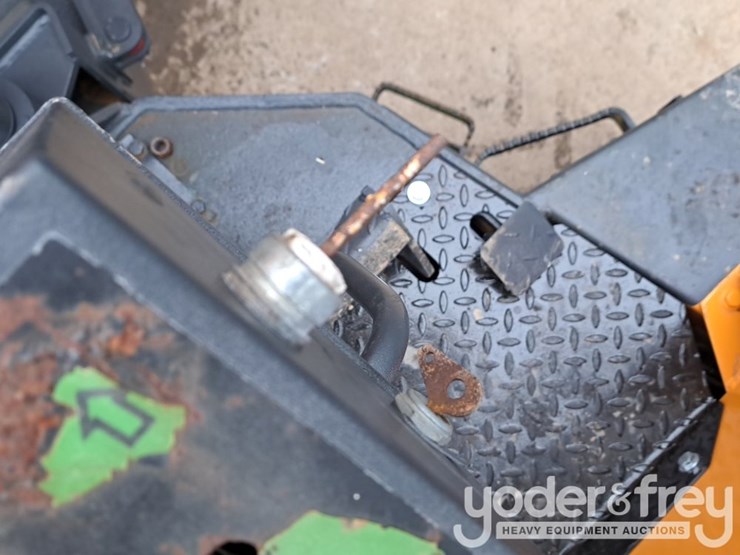 benford-6-ton-swivel-skip-dumper,-roll-bar-image-30