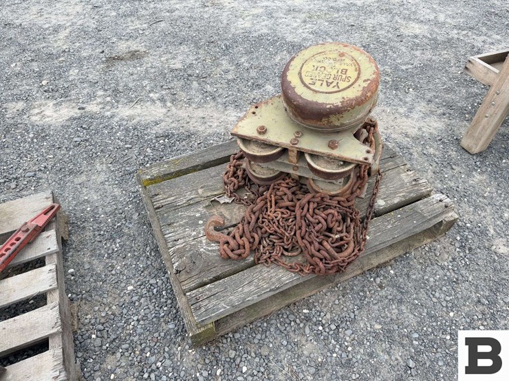 yale-super-geared-black-image-2