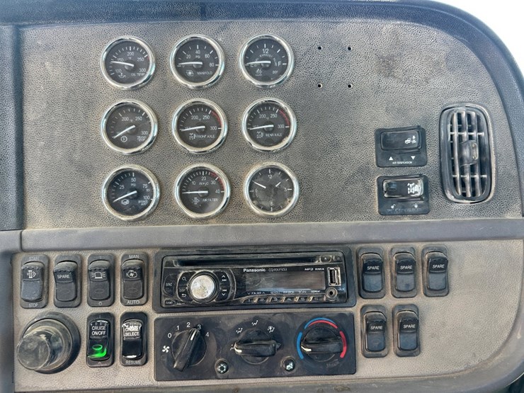 2012-peterbilt-386-image-12