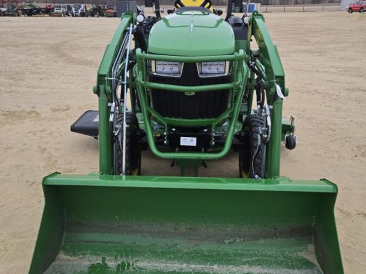 2025-john-deere-2038r-image-2