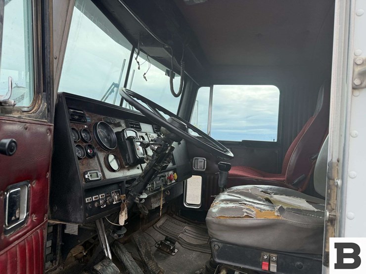 1987-kenworth-t600-image-47