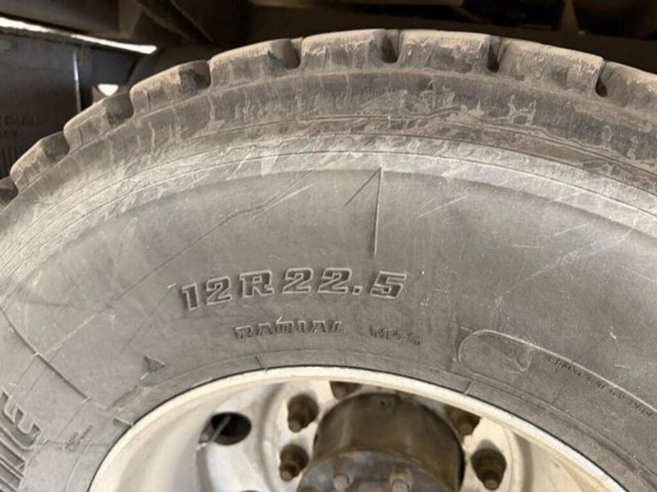 2017-peterbilt-567-image-64