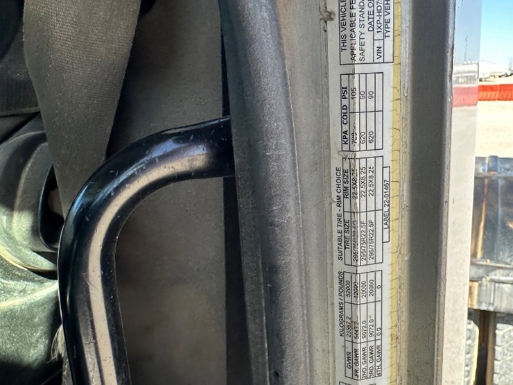 2012-peterbilt-386-image-14