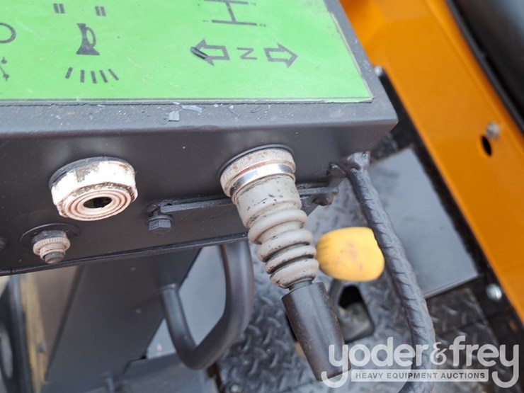 benford-6-ton-swivel-skip-dumper,-roll-bar-image-22