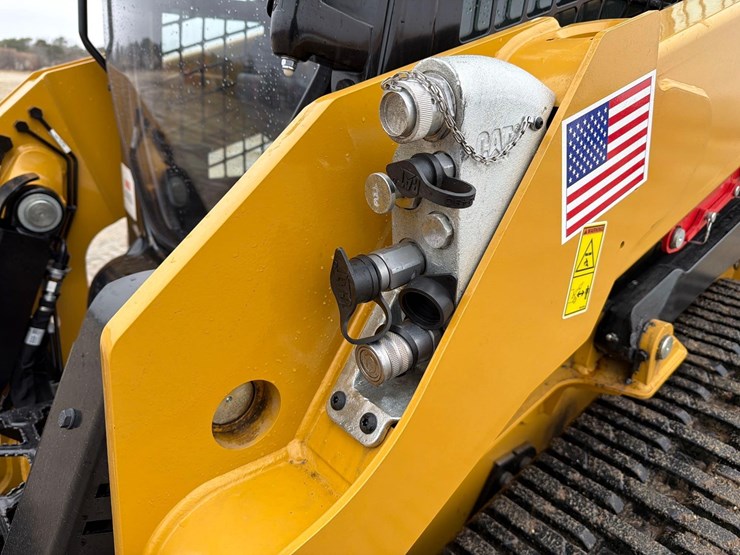 2025-caterpillar-255-image-11