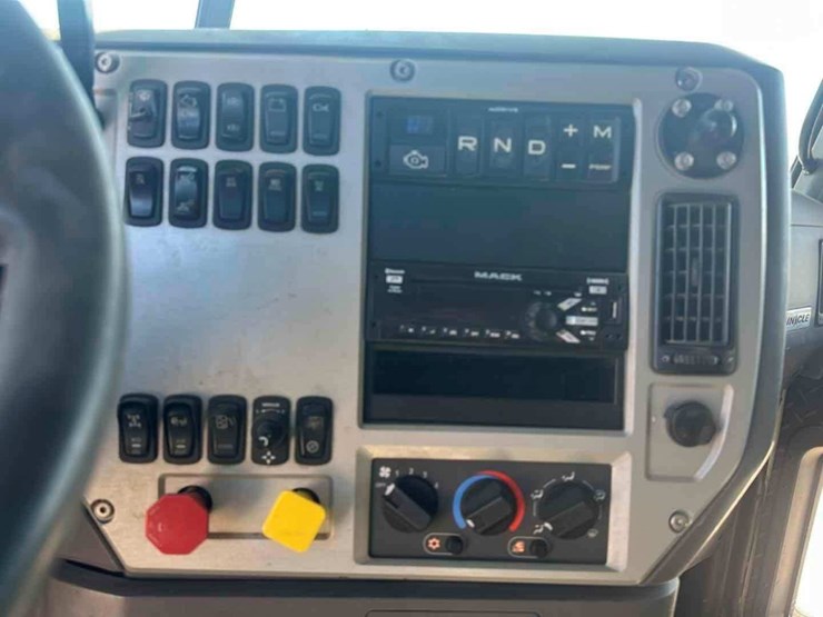 2018-mack-cxu-(pinnacle)-image-9