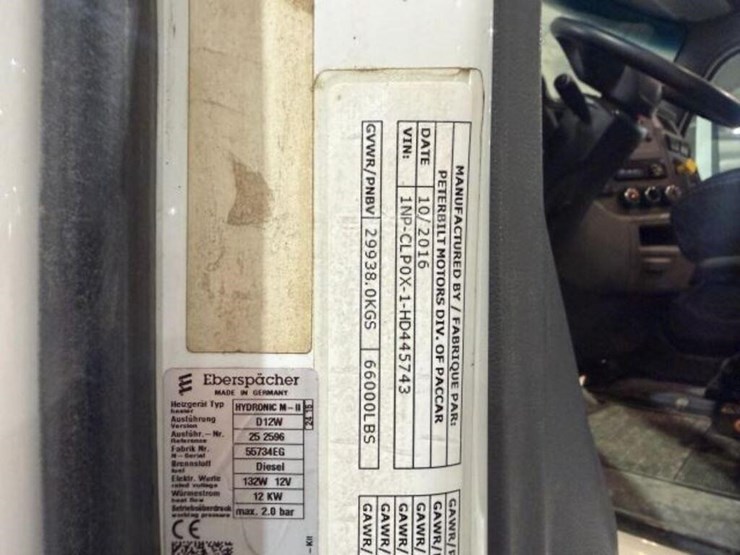 2017-peterbilt-567-image-11