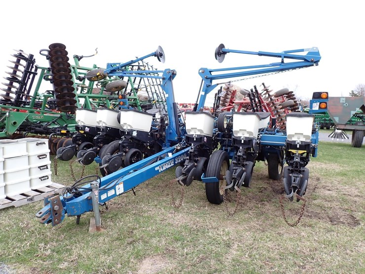 kinze-2300-image-1
