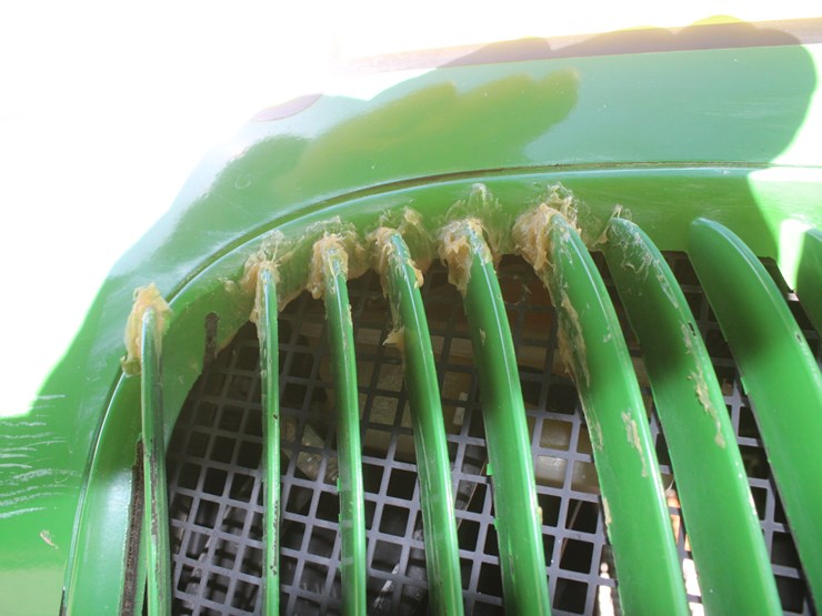 2004-john-deere-7320-image-60