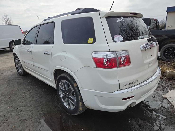 2012-gmc-acadia-denali-image-4