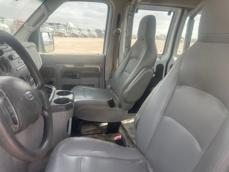 2013-ford-e350-image-11