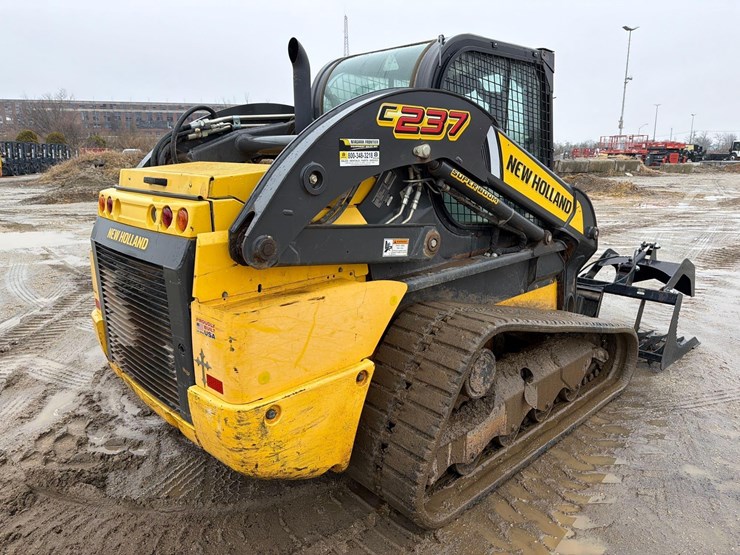 2019-new-holland-c237-image-4