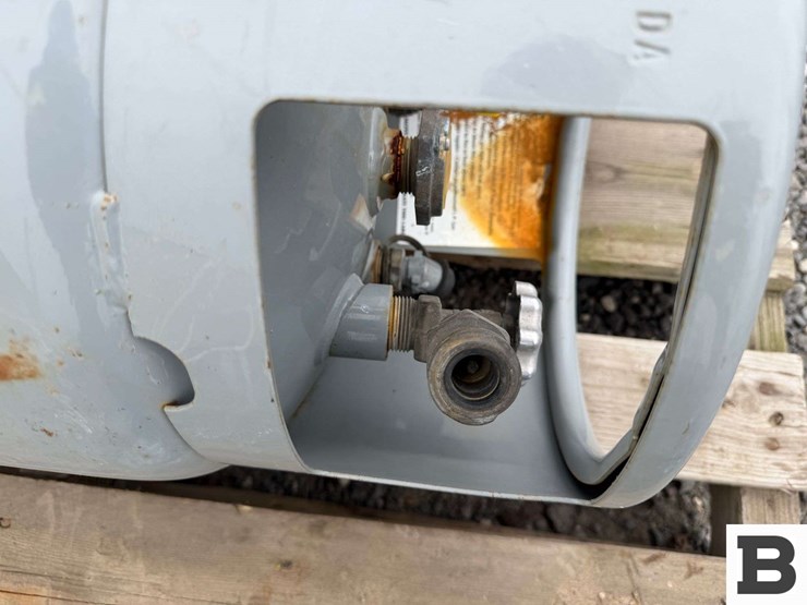 (2)-ul-inc.-industrial-truck-propane-tanks-image-4