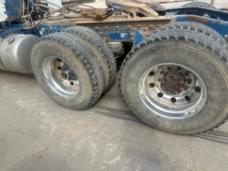 2011-peterbilt-367-image-7