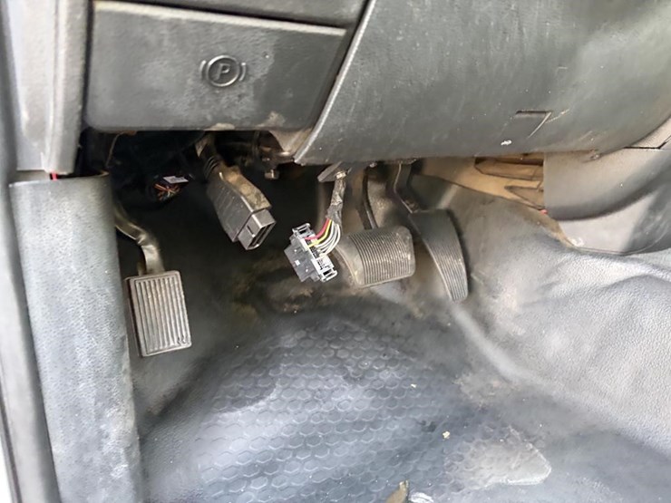 2016-dodge-2500-image-16