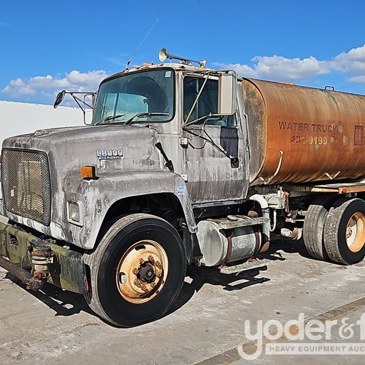 1995 FORD L8000