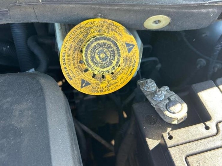 2016-chrysler-town-&-country-image-11