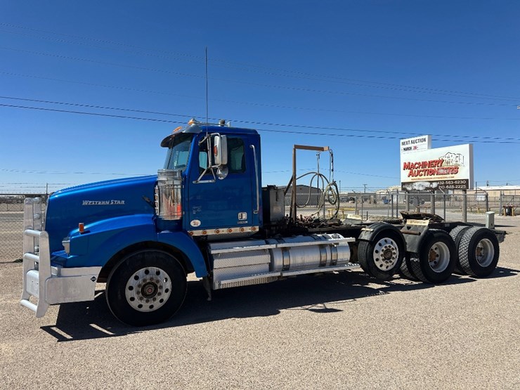 2020-western-star-4900-image-1