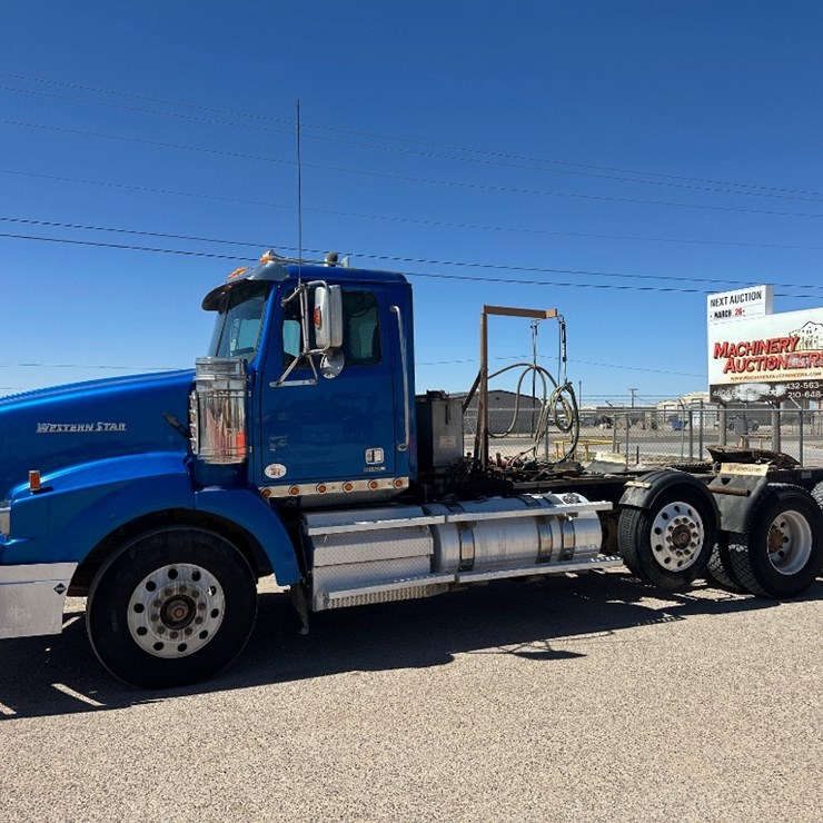 2020 WESTERN STAR 4900