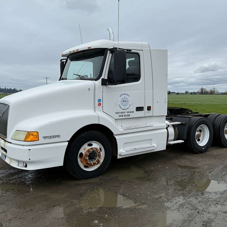 2001 Volvo VNL Tractor Truck - Albany, OR