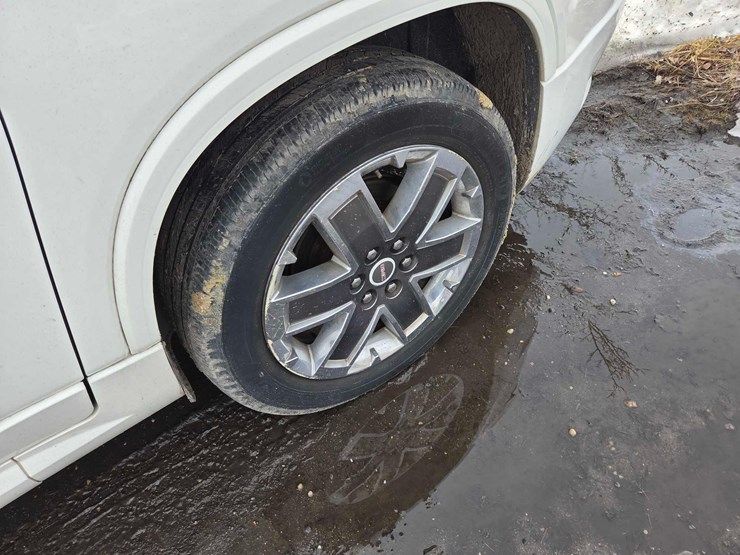 2012-gmc-acadia-denali-image-11