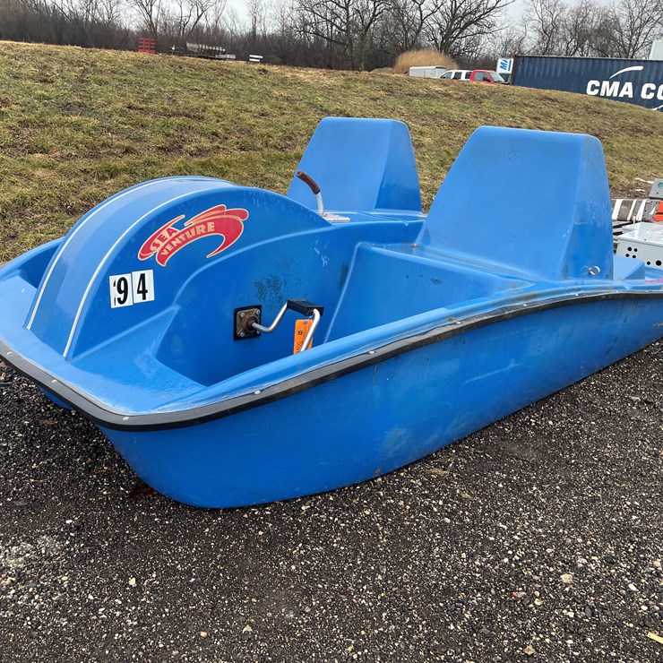 #3100 • Sea Venture 2-Person Pedal Boat