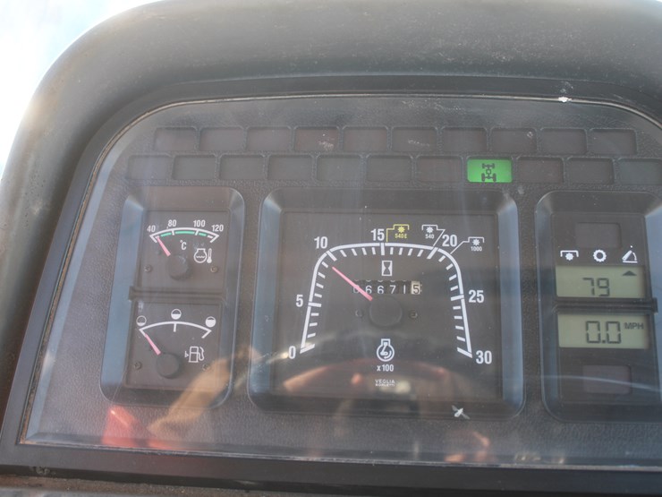 new-holland-tm125-image-75