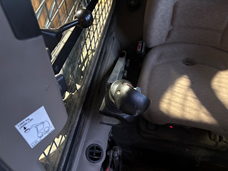 2012-case-sv300-image-31