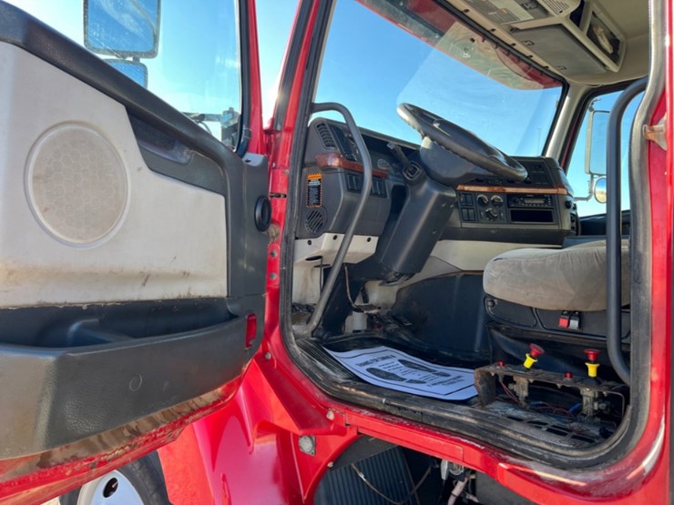 2009-volvo-vhd-bobtail-vacuum-truck-image-18