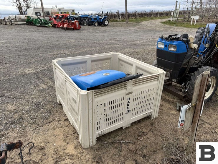 new-holland-tractor---parts-image-3