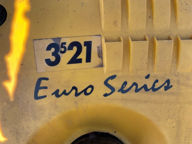 #3105-•-tecumseh-3521-euro-series-snow-blower-image-4