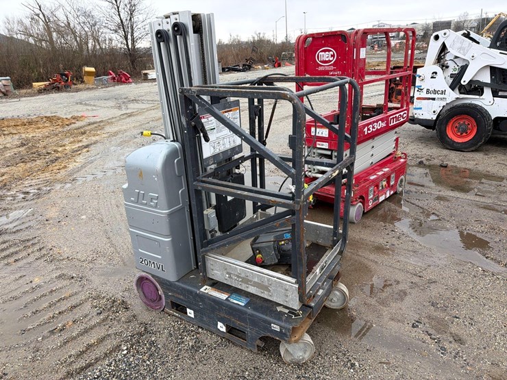 2016-jlg-20mvl-image-2