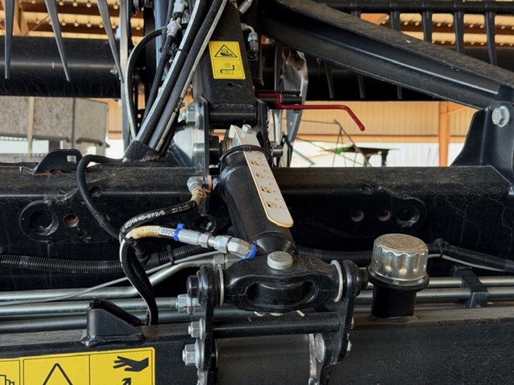 2023-mac-don-fd240-image-13