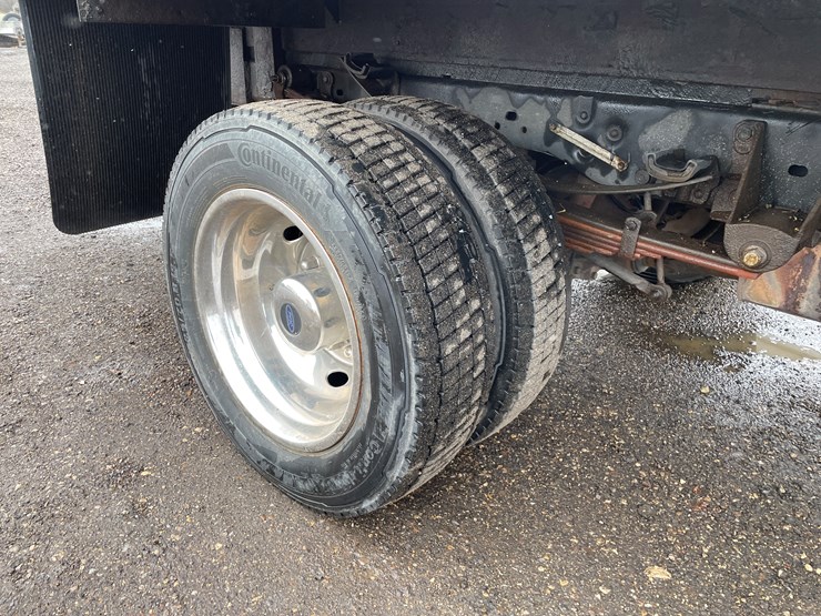 2014-ford-f550-xl-image-17