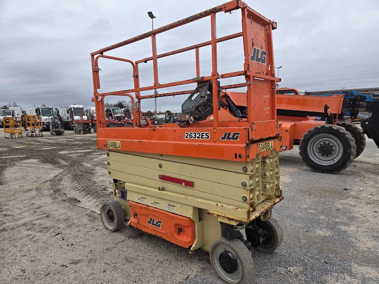2017-jlg-2632es-image-2
