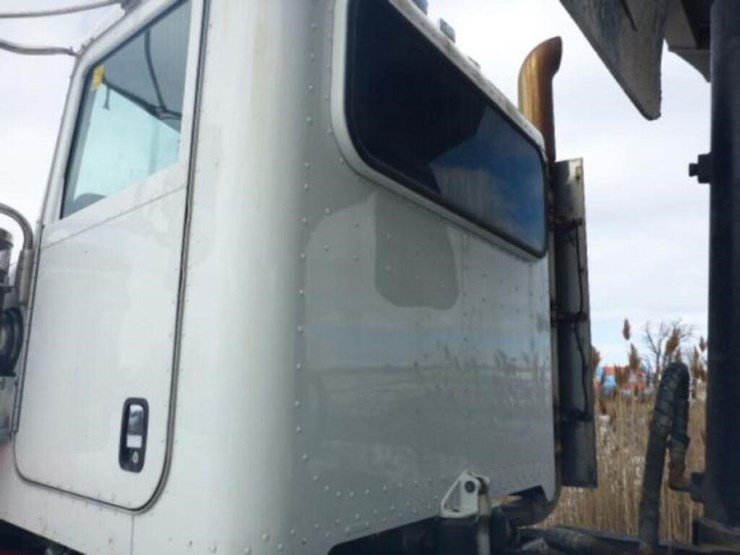 2015-peterbilt-367-image-69