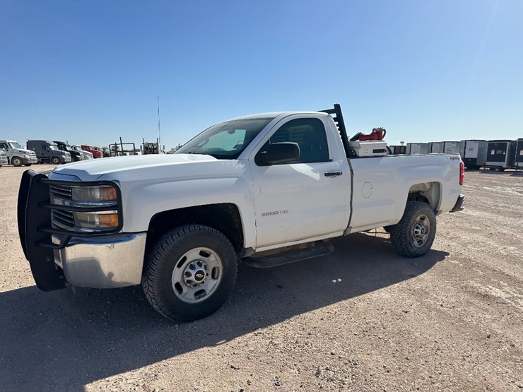 2018-chevrolet-silverado-2500hd-image-1